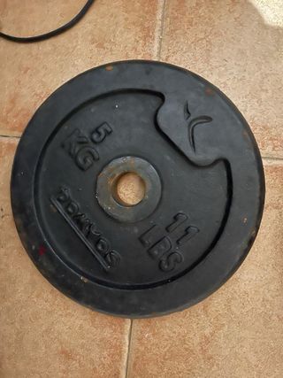 Banco de Gimnasio con Barra y Pesas