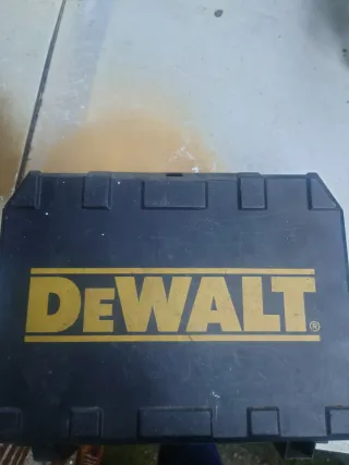 Taladro DeWalt con cargador y maletín