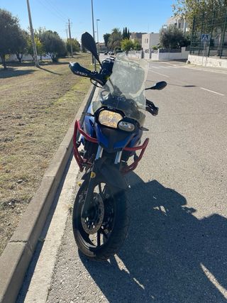 BMW F700 GS Azul con Baúl