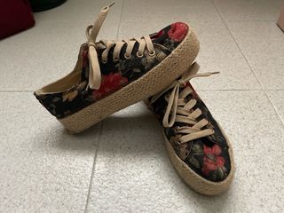 Zapatos esparto florales