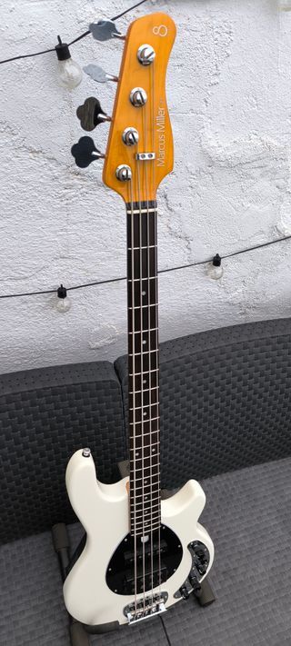 Sire Z7 Bajo Eléctrico tipo Stingray