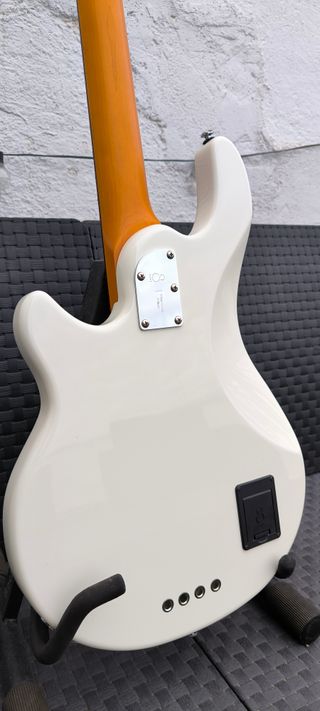 Sire Z7 Bajo Eléctrico tipo Stingray