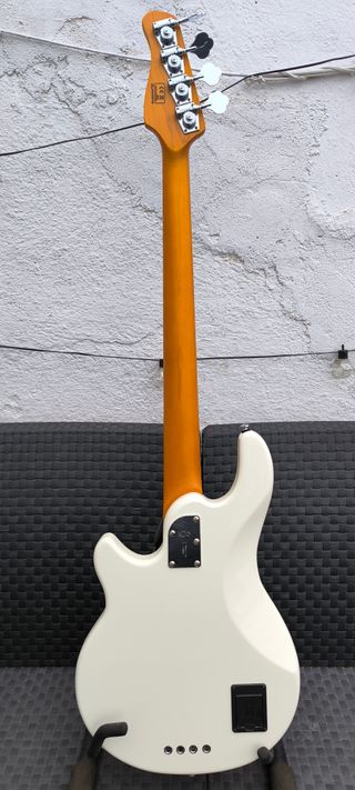 Sire Z7 Bajo Eléctrico tipo Stingray