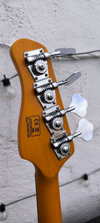 Sire Z7 Bajo Eléctrico tipo Stingray