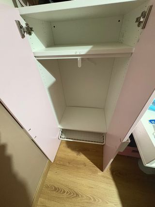 Armario infantil rosa y blanco