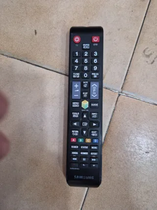 TV Samsung UE32F5700 con mando