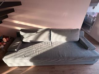 Sofá de tela azul verdoso