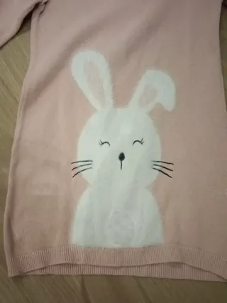 Vestido de punto para niña con conejo
