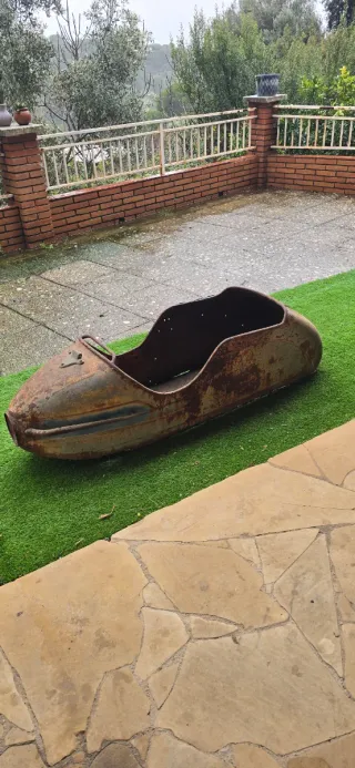 Antiguo sidecar oxidado