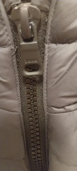 Chaleco acolchado Zara con capucha