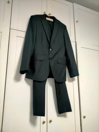 Traje de chaqueta negro. Solo usado una vez.