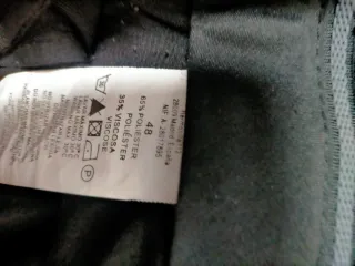 Traje de chaqueta negro. Solo usado una vez.