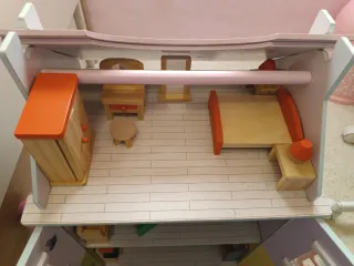 Casa de muñecas de madera