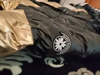 Chaquetón VANAGH Talla S Negro y Dorado