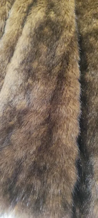 Abrigo pelo sintético marrón