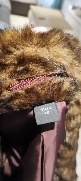 Abrigo pelo sintético marrón