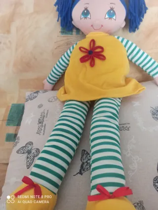 Muñeca de trapo con piernas largas