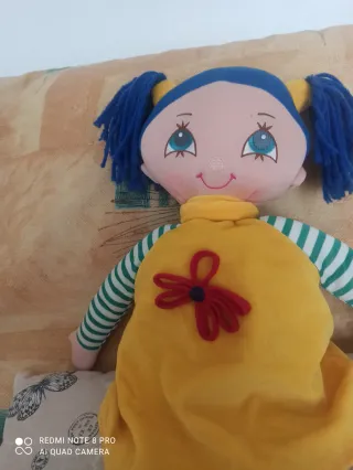 Muñeca de trapo con piernas largas