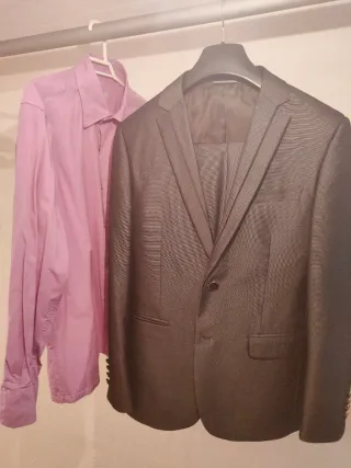 Traje de hombre + camisa y corbata de regalo