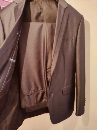 Traje de hombre + camisa y corbata de regalo