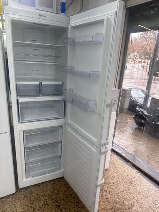 Lavadora y Microondas cosina de gas Benavent etc