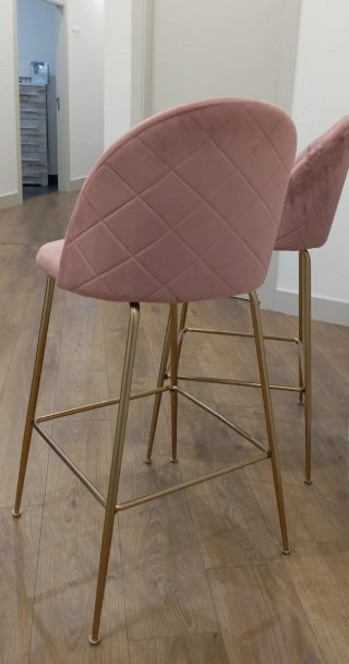 1 Silla alta en terciopelo rosa y dorado