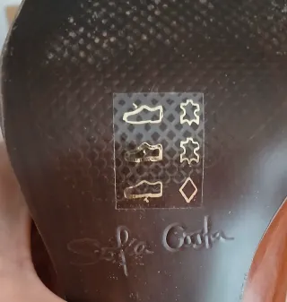 Botas altas Sofía Costa marrones y negras.