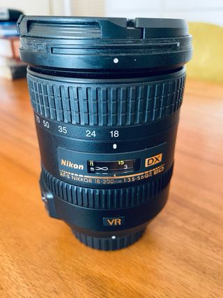 Objetivo Nikon AF-S DX 18-200mm VR