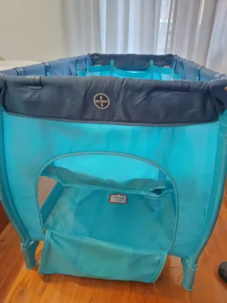 Cuna de viaje azul