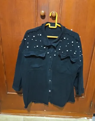 Chaqueta tejana negra con perlas Talla L