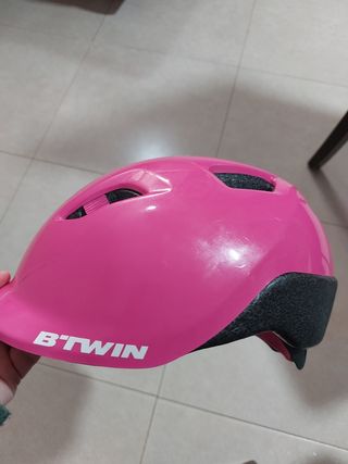 Casco de bicicleta rosa