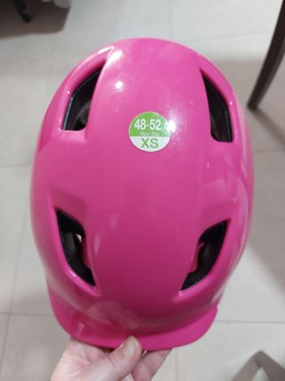 Casco de bicicleta rosa