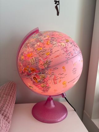 Globo terráqueo infantil con luz