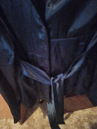 Blusa azul eléctrico con cinturón