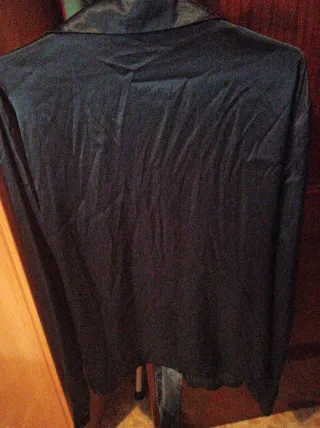 Blusa azul eléctrico con cinturón