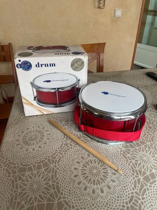 Tambor infantil con baqueta
