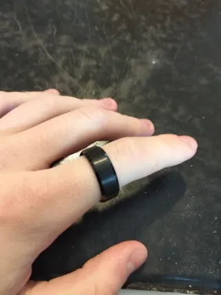 Anillos negros y dorados, normales y giratorios