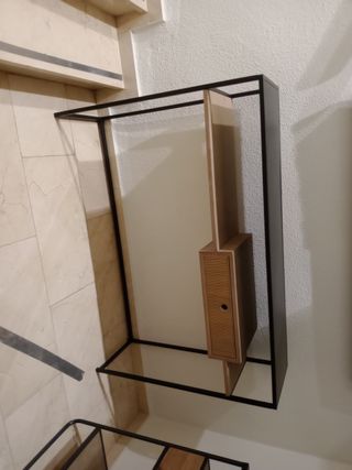 Consola metálica y madera