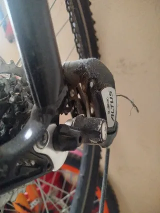 Bicicleta de montaña negra