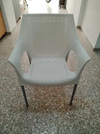 Sillas de exterior con relieve texturizado