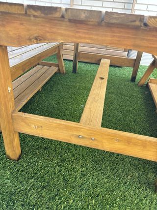 Mesa y bancos infantil de madera