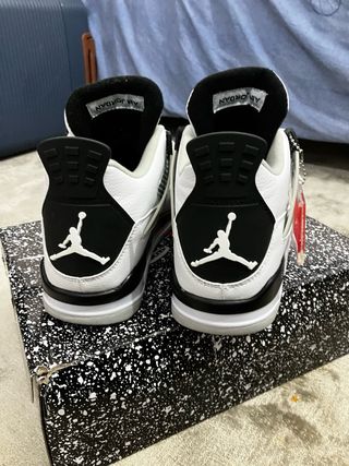 Jordan 4 Retro