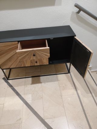 Cómoda de madera y metal