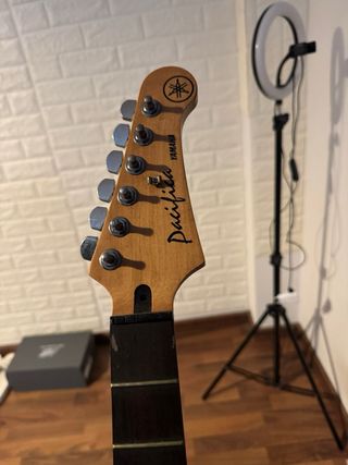 Guitarra Yamaha Pacifica 112 J