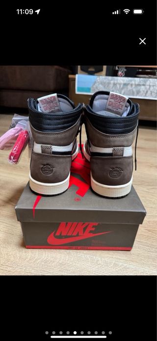 Jordan 1 High Travis Scott Marrón/Blanco SON FAKE