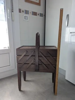 Costurero holandés de madera