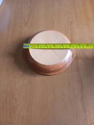 Cazuelas de barro marrones