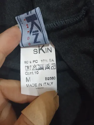 Pantaloncini ciclista elasticizzati.