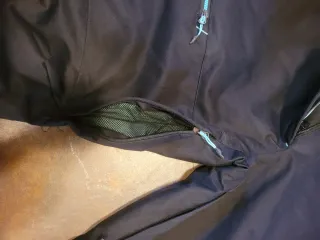 Pantalón de Nieve y Esquí Negro totalmente nuevo.