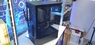 PC Gamer RX 9060 XT 16GB | Ryzen 5 9600X | 32GB